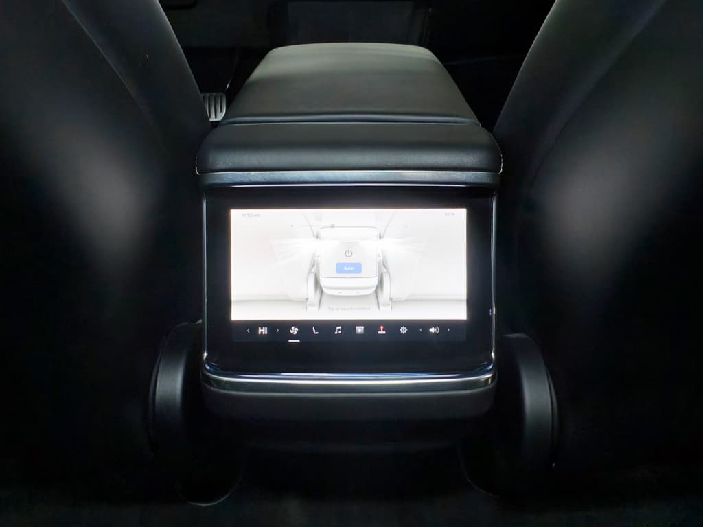 2021 Tesla Model S view 20