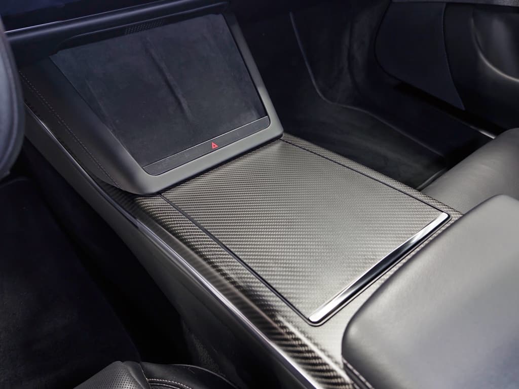 2021 Tesla Model S view 18