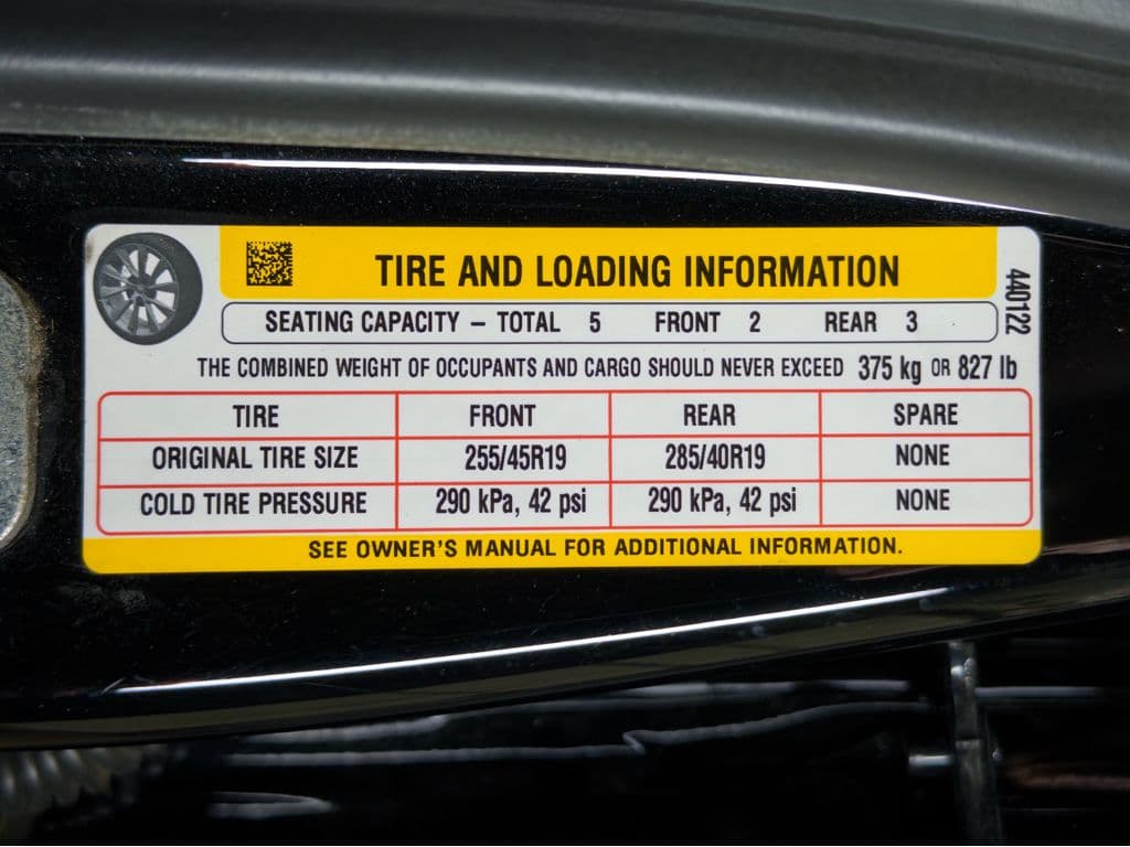 2021 Tesla Model S view 28