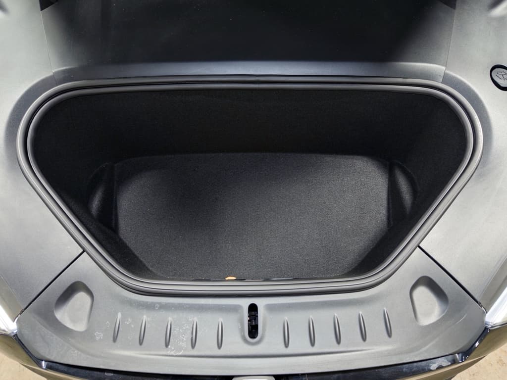 2021 Tesla Model S view 24