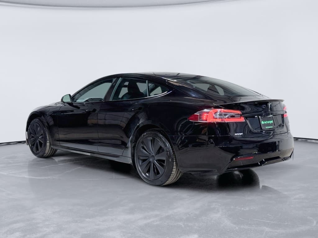 2021 Tesla Model S view 2
