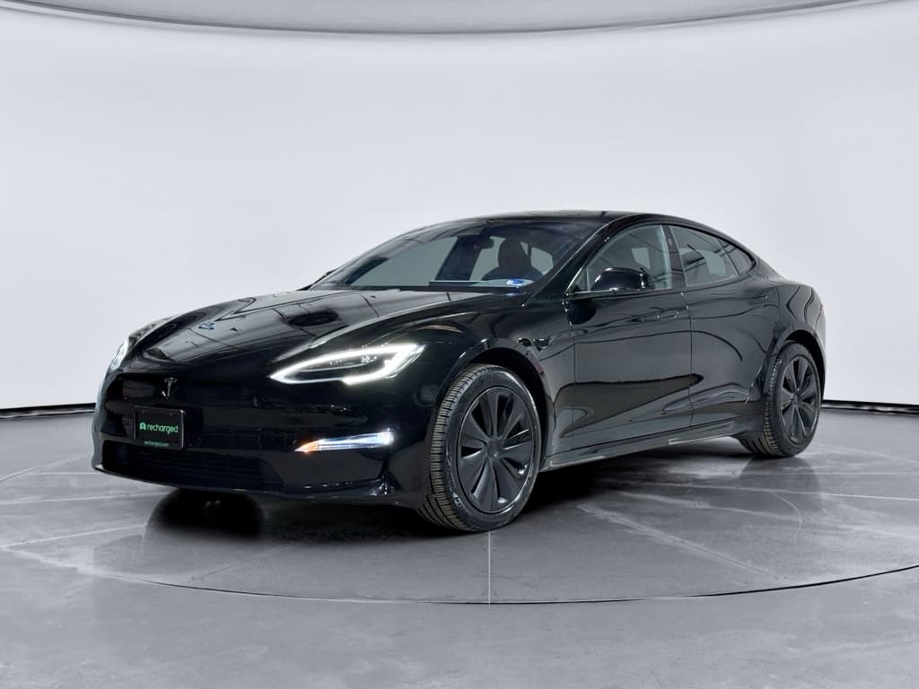2021 Tesla Model S view 1