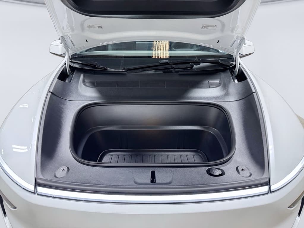 2026 Tesla Model Y view 25