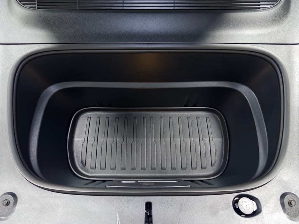 2026 Tesla Model Y view 26