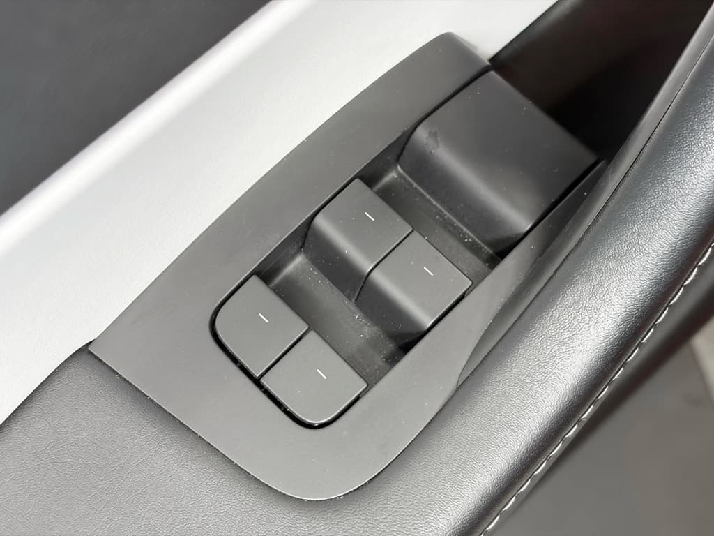 2022 Tesla Model Y view 7