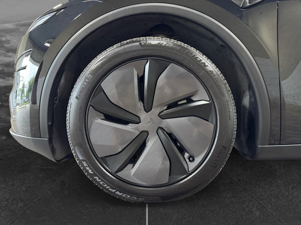 2026 Tesla Model Y view 31