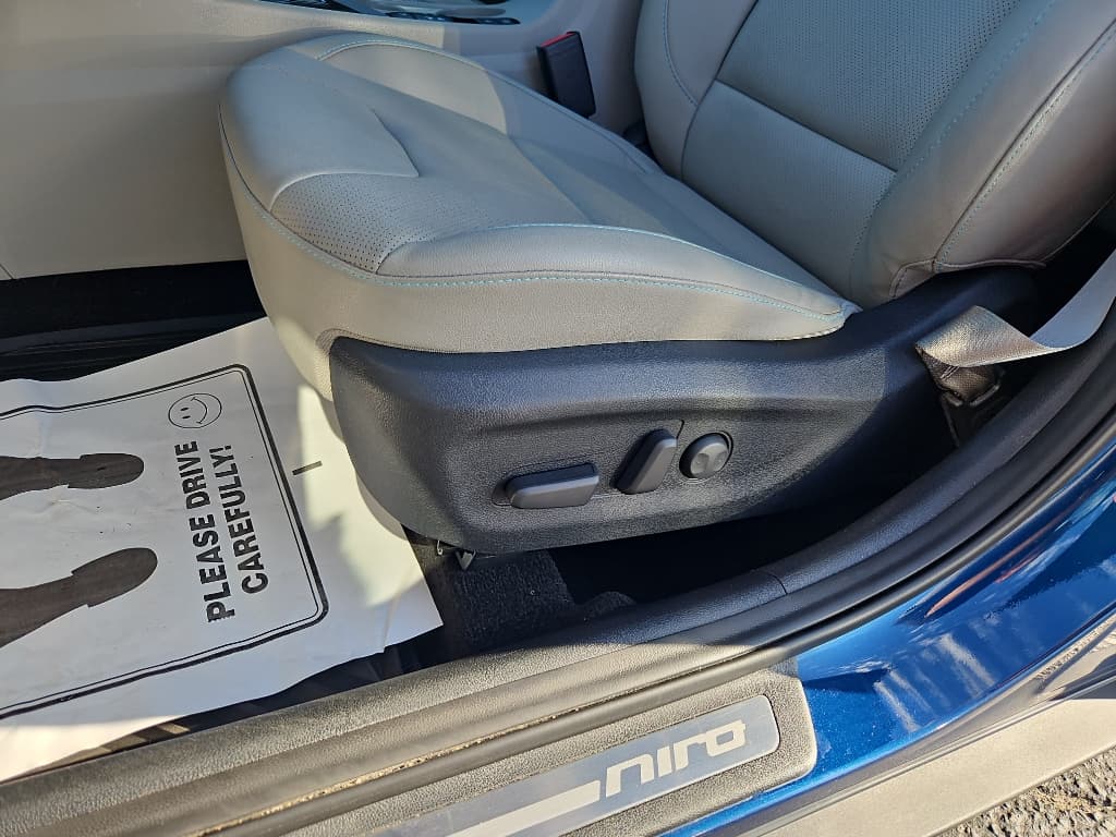 2020 Kia Niro PHEV view 8