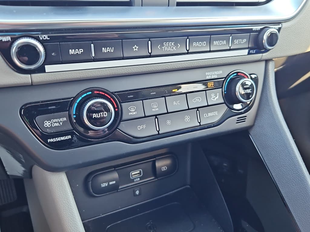 2020 Kia Niro PHEV view 17