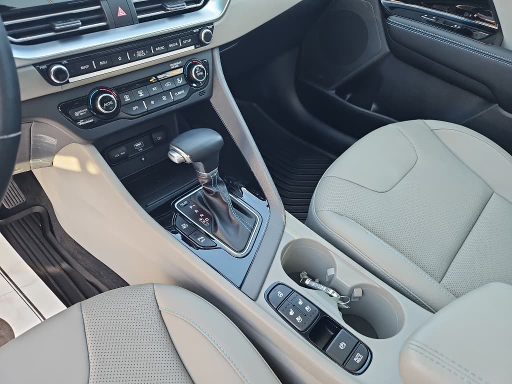 2020 Kia Niro PHEV view 20