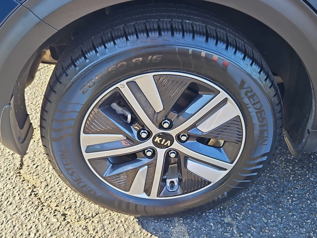 2020 Kia Niro PHEV view 32