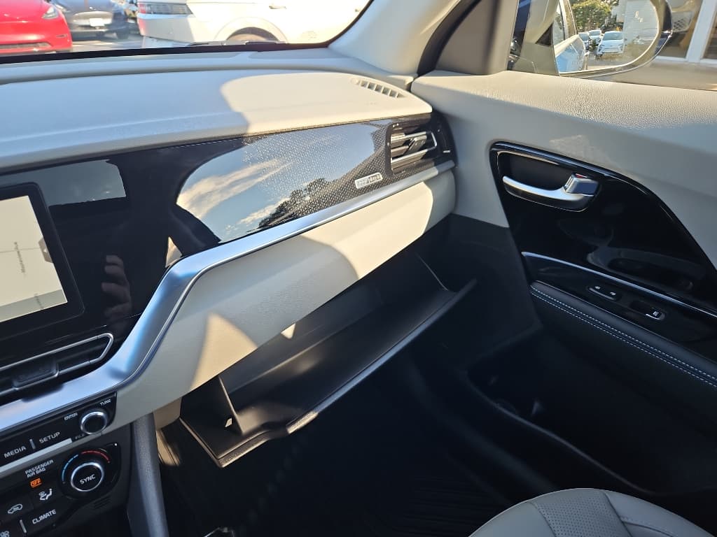 2020 Kia Niro PHEV view 22