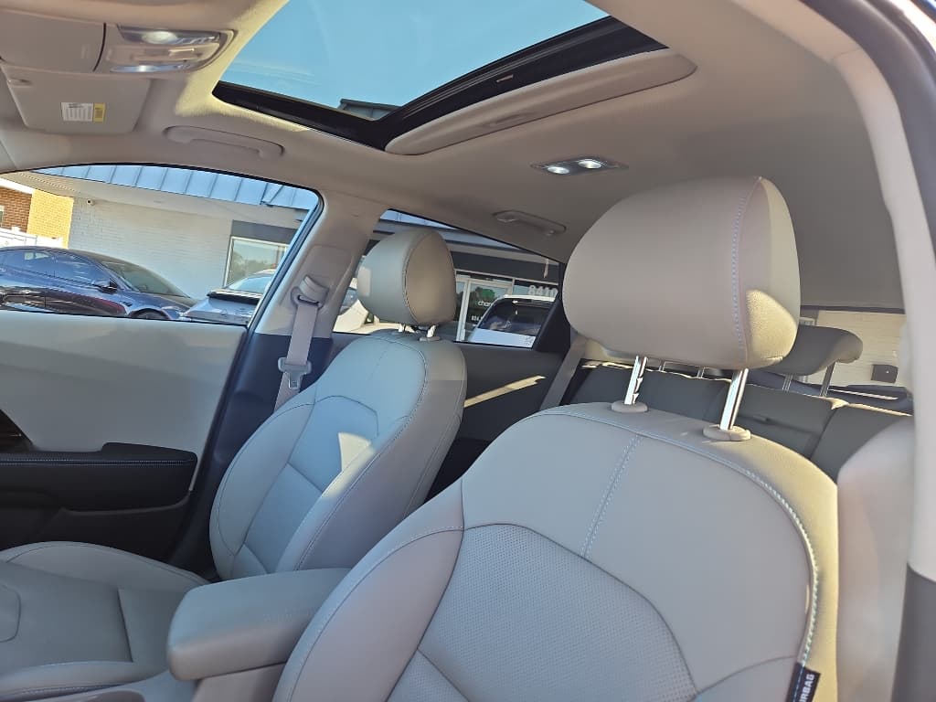 2020 Kia Niro PHEV view 12