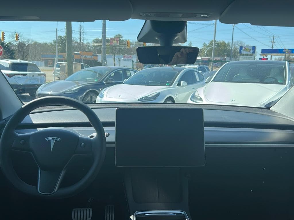 2022 Tesla Model Y view 13