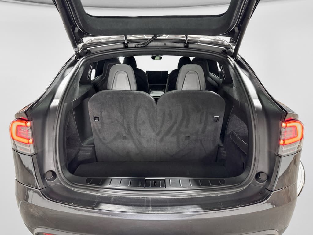 2024 Tesla Model X view 27