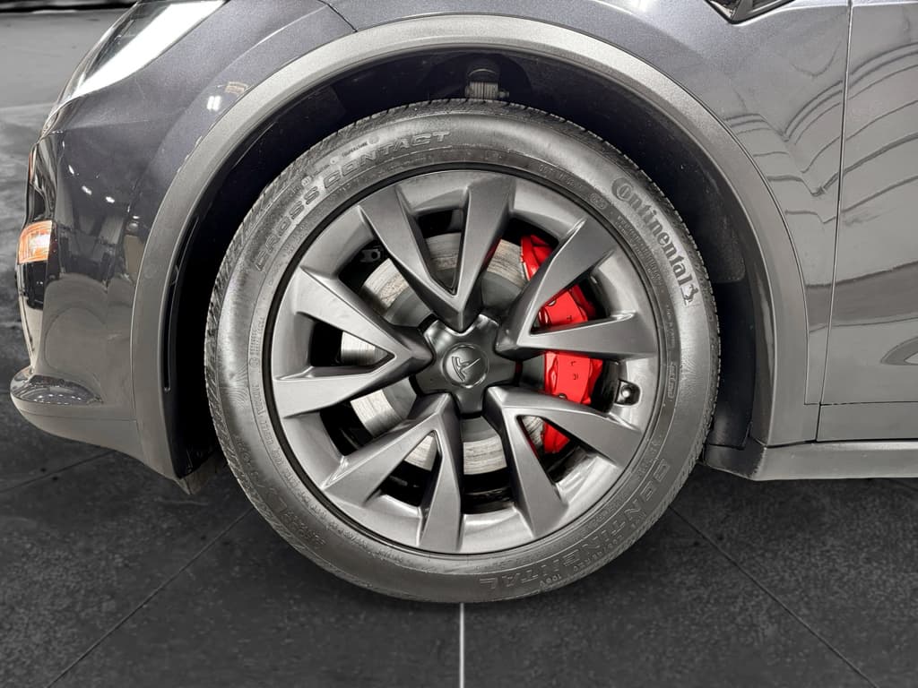 2024 Tesla Model X view 31