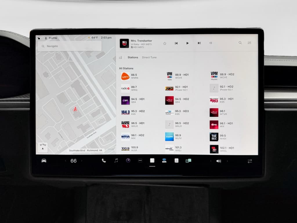 2024 Tesla Model X view 11