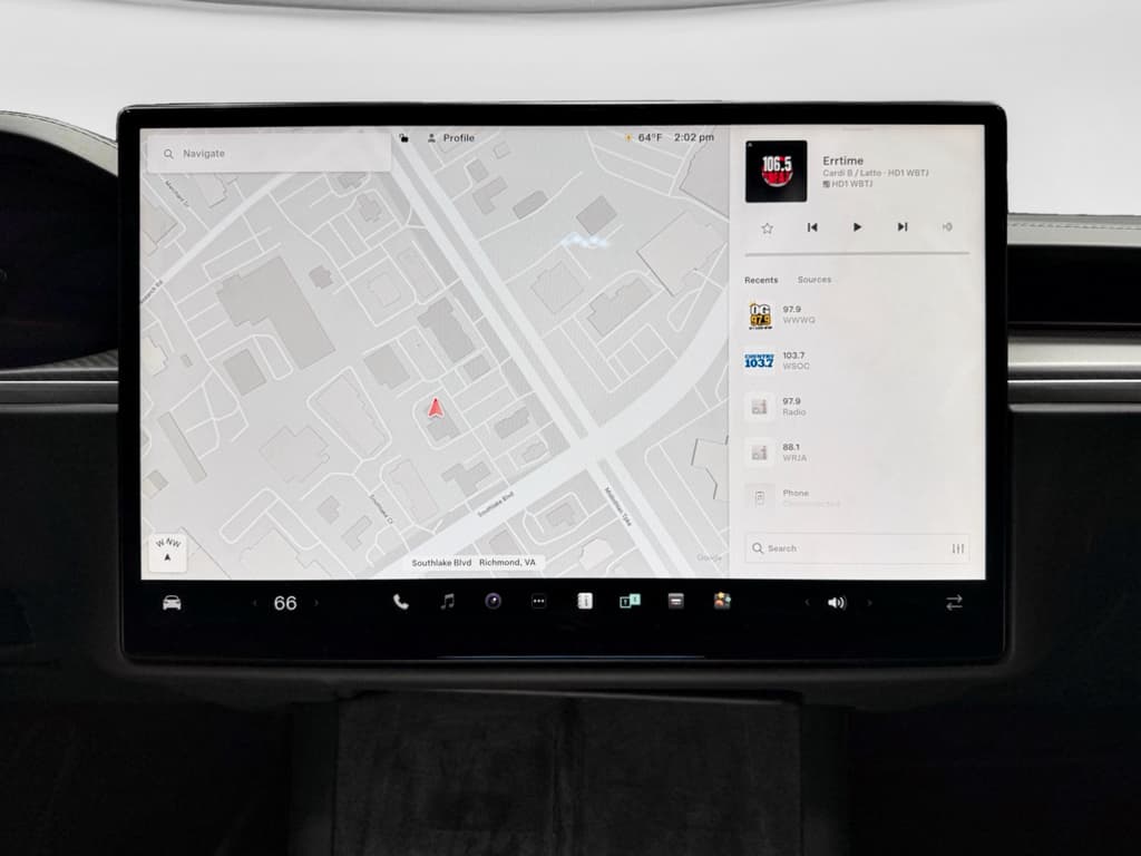 2024 Tesla Model X view 9