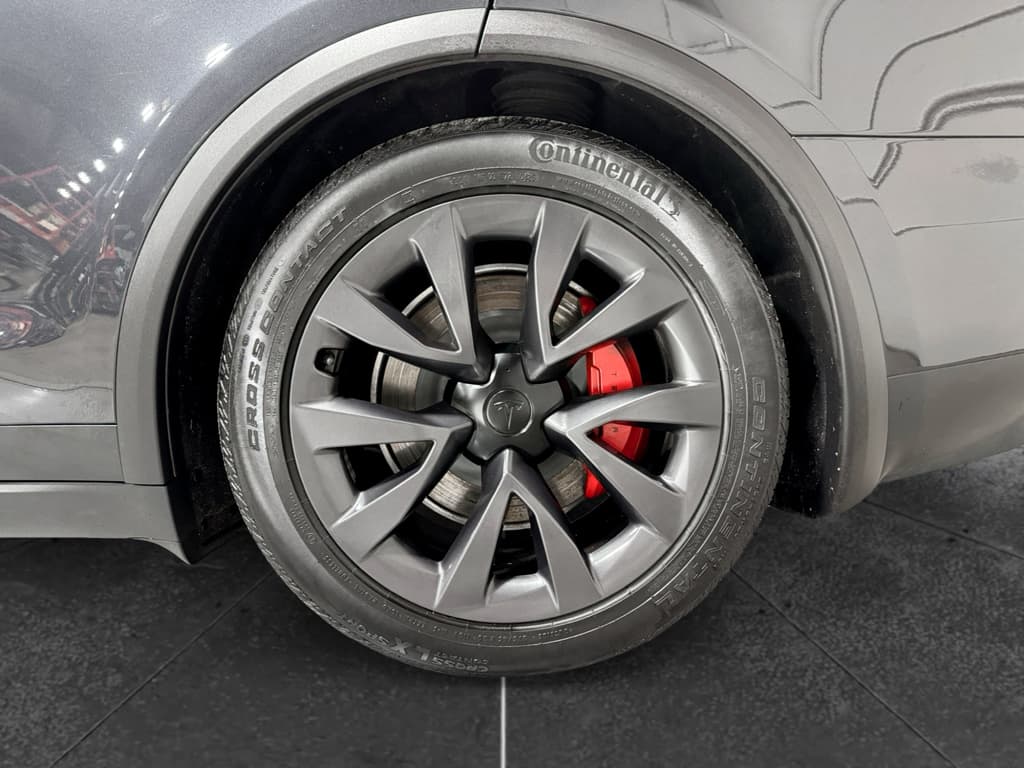 2024 Tesla Model X view 33