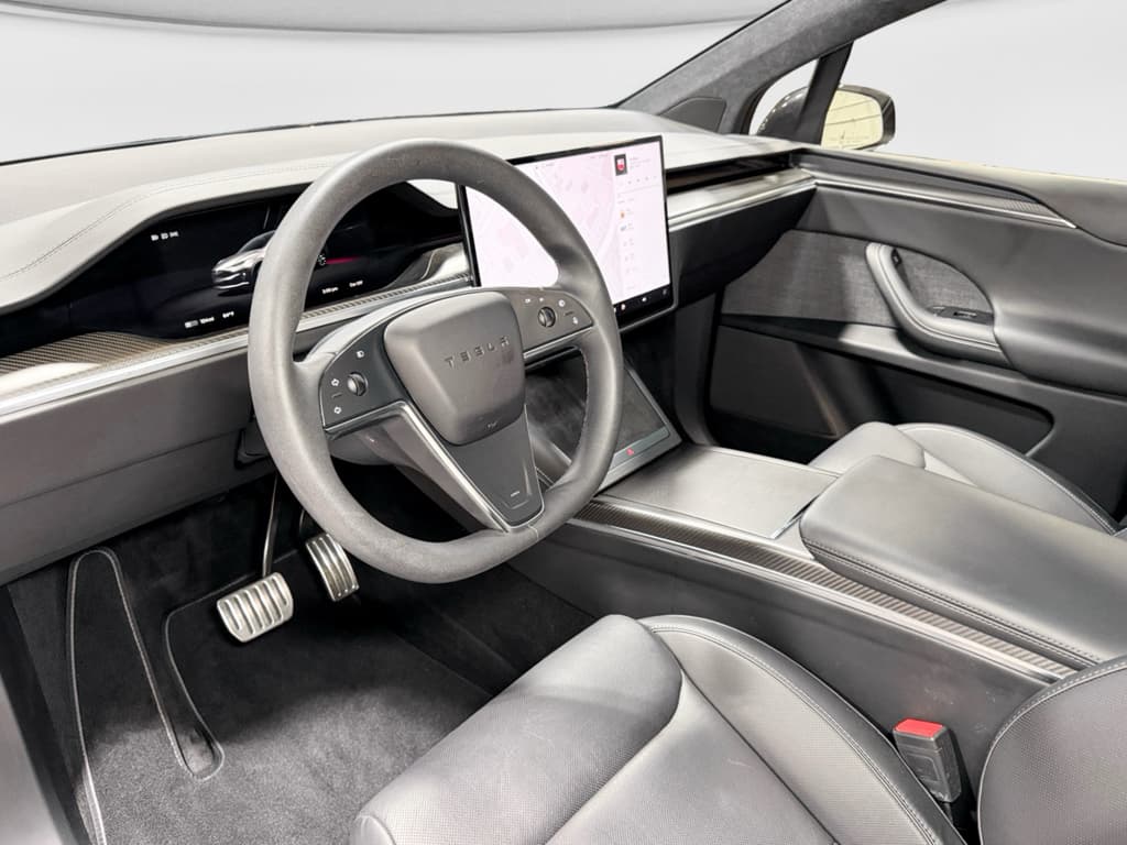 2024 Tesla Model X view 17