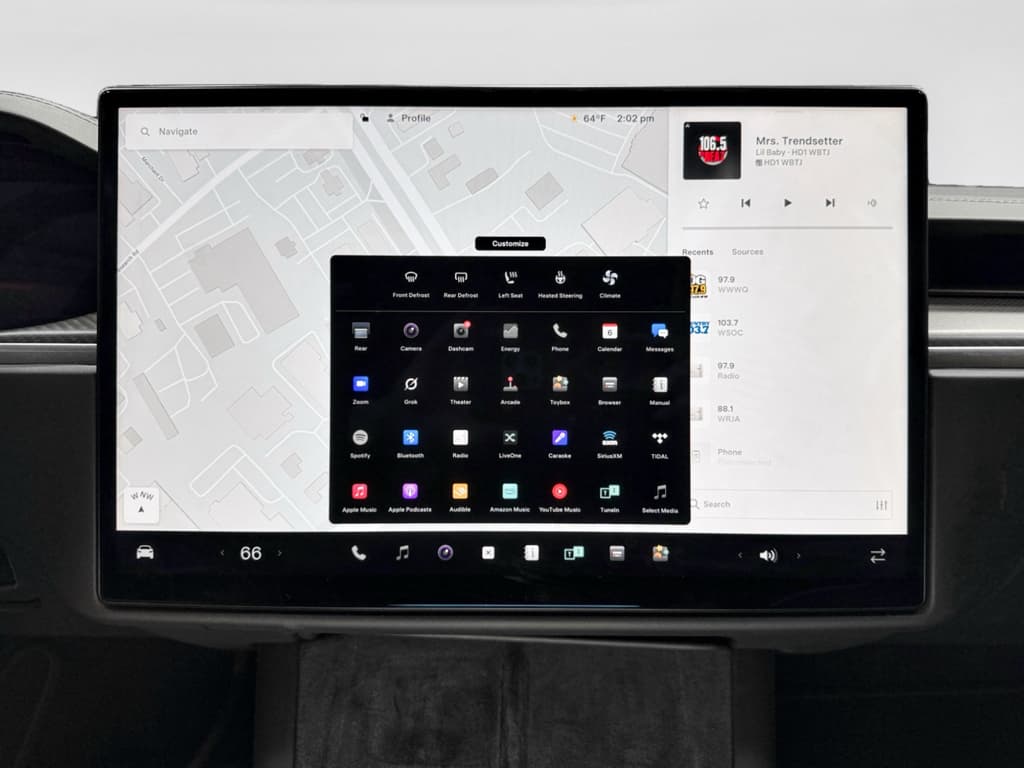 2024 Tesla Model X view 10