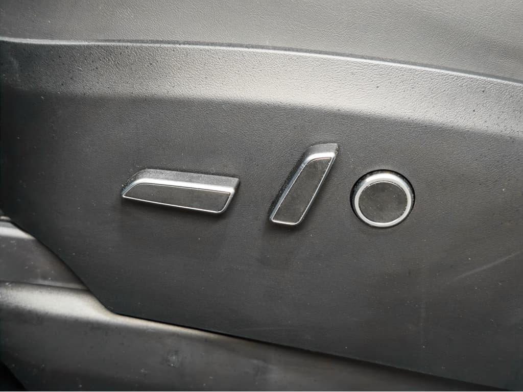2024 Tesla Model X view 6