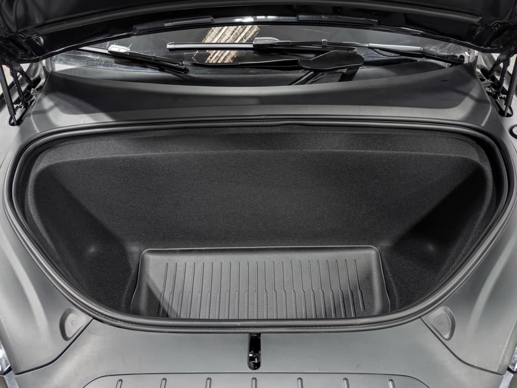 2024 Tesla Model X view 26