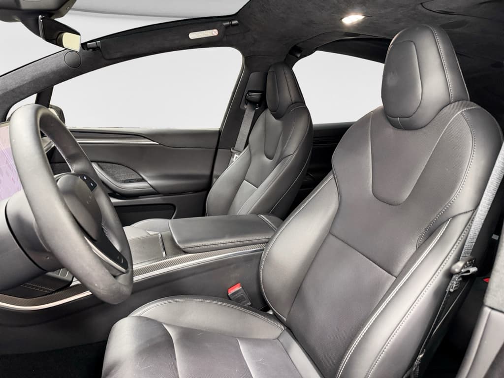 2024 Tesla Model X view 16