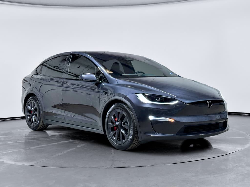 2024 Tesla Model X view 4