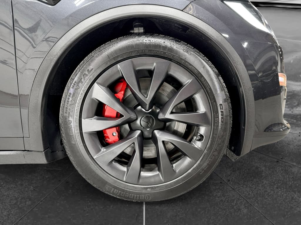 2024 Tesla Model X view 35