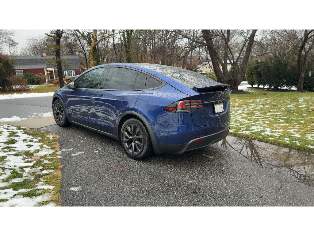 2024 Tesla Model X view 4