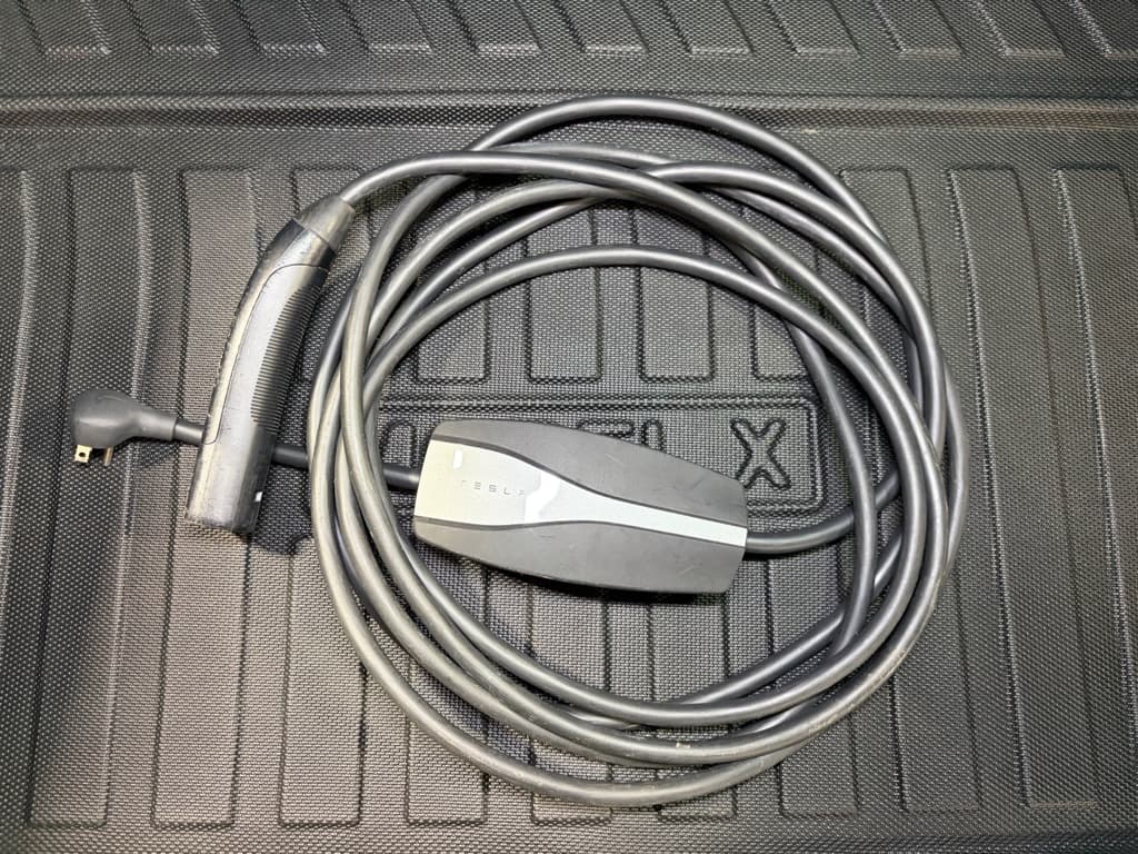 2024 Tesla Model X view 6