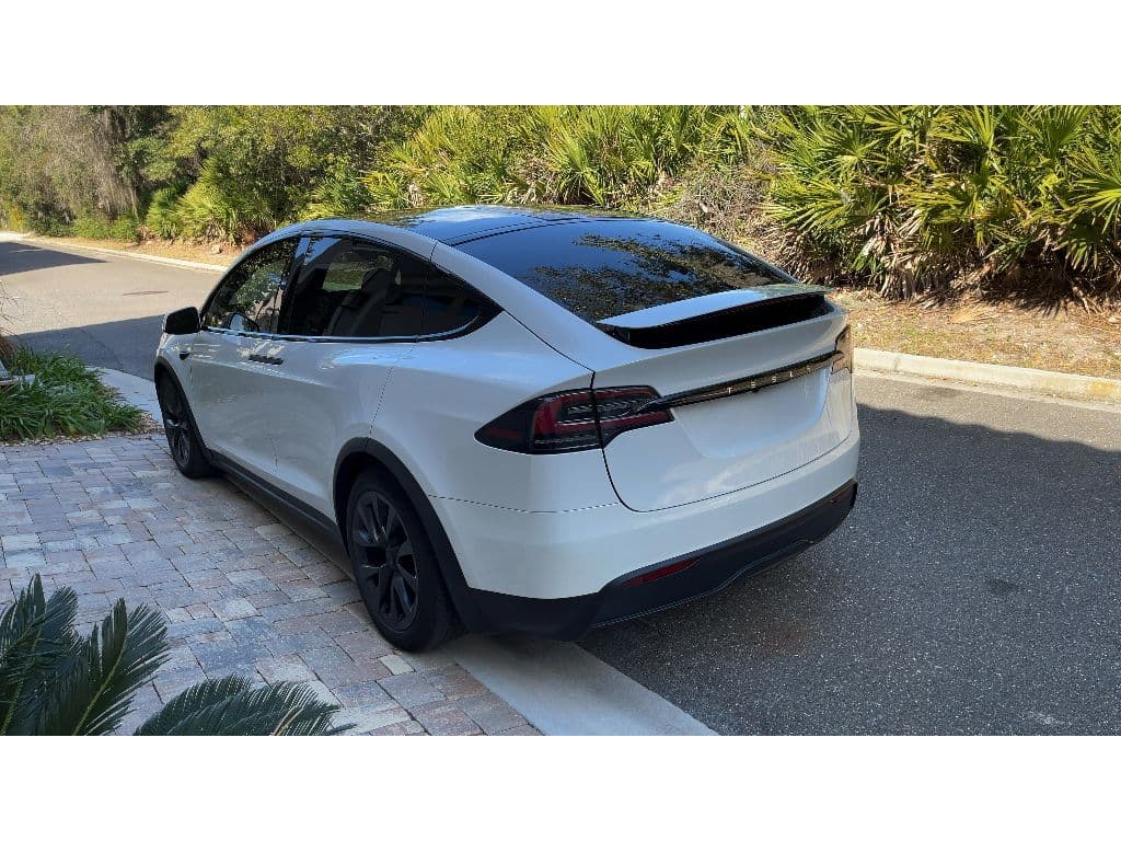 2024 Tesla Model X view 4