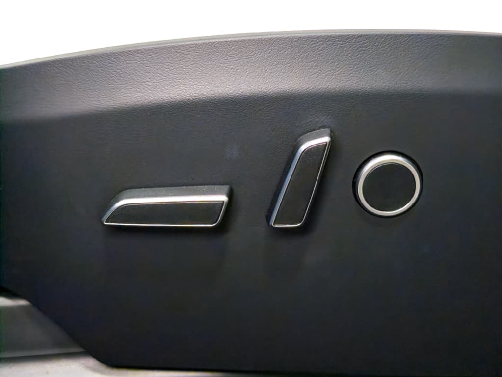 2024 Tesla Model X view 6