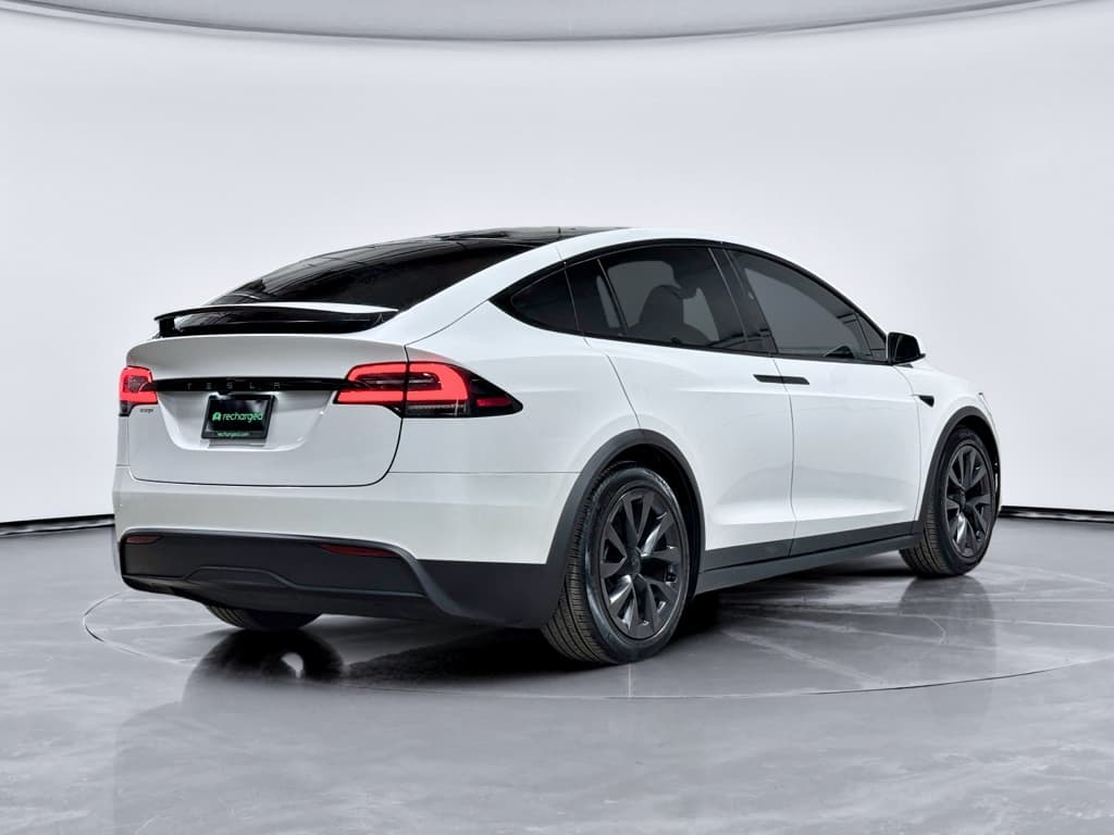 2024 Tesla Model X view 3