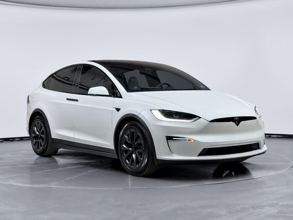 2024 Tesla Model X view 4