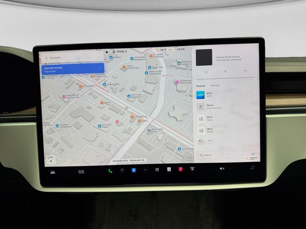 2024 Tesla Model X view 16
