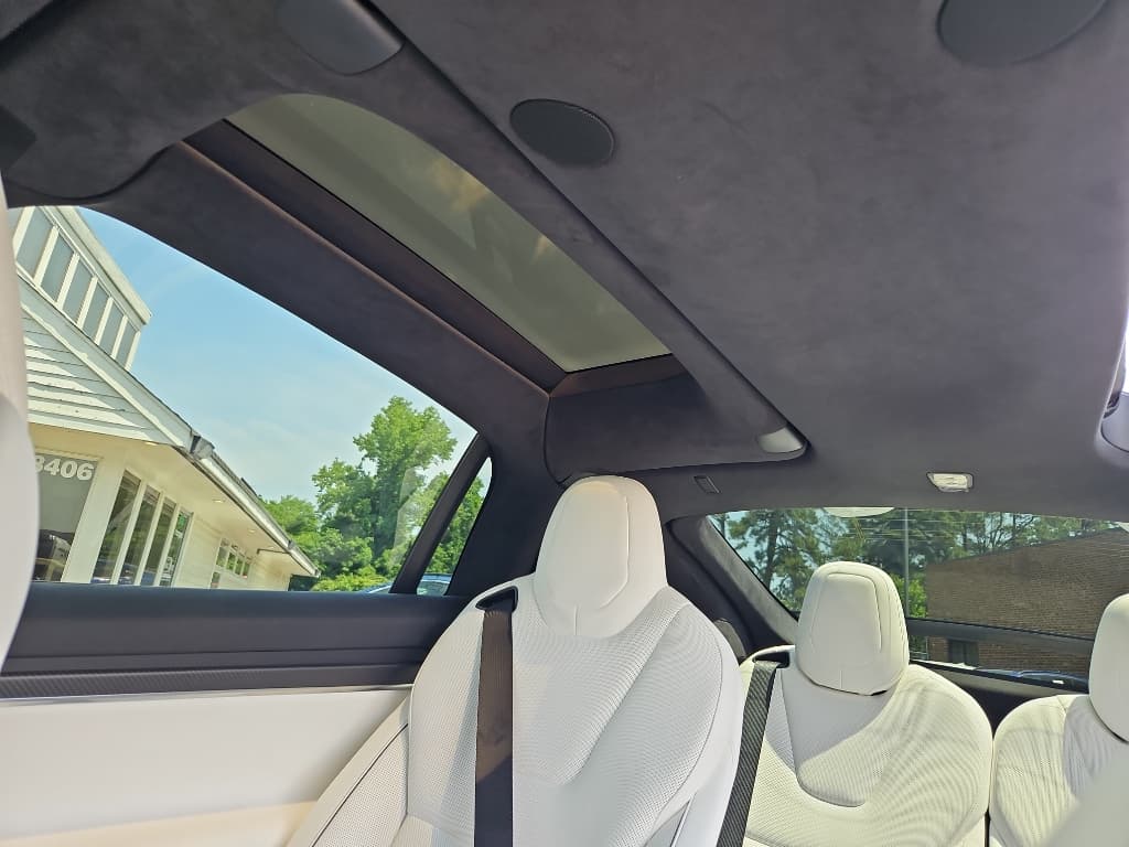 2024 Tesla Model X view 18