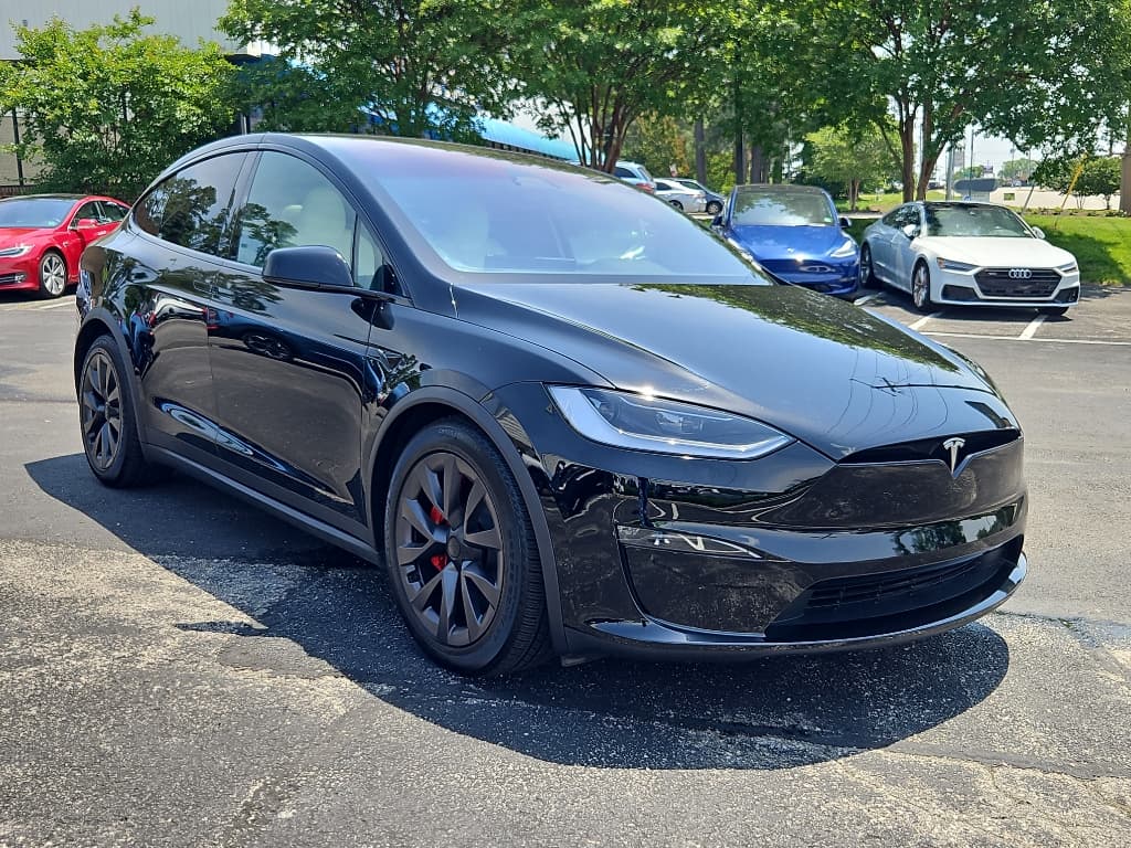 2024 Tesla Model X view 3