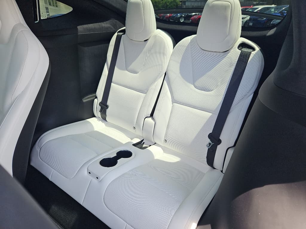 2024 Tesla Model X view 17