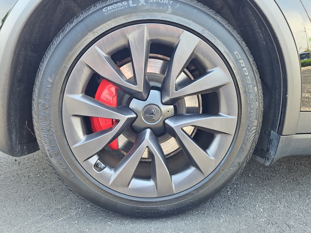 2024 Tesla Model X view 28