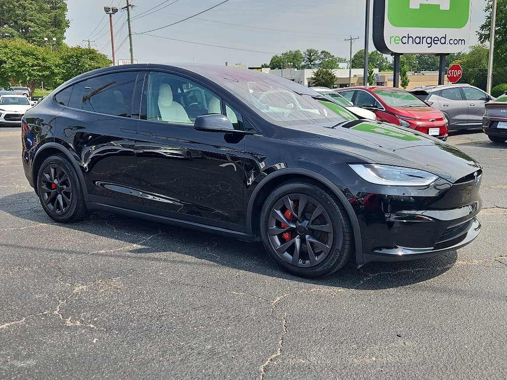2024 Tesla Model X view 4