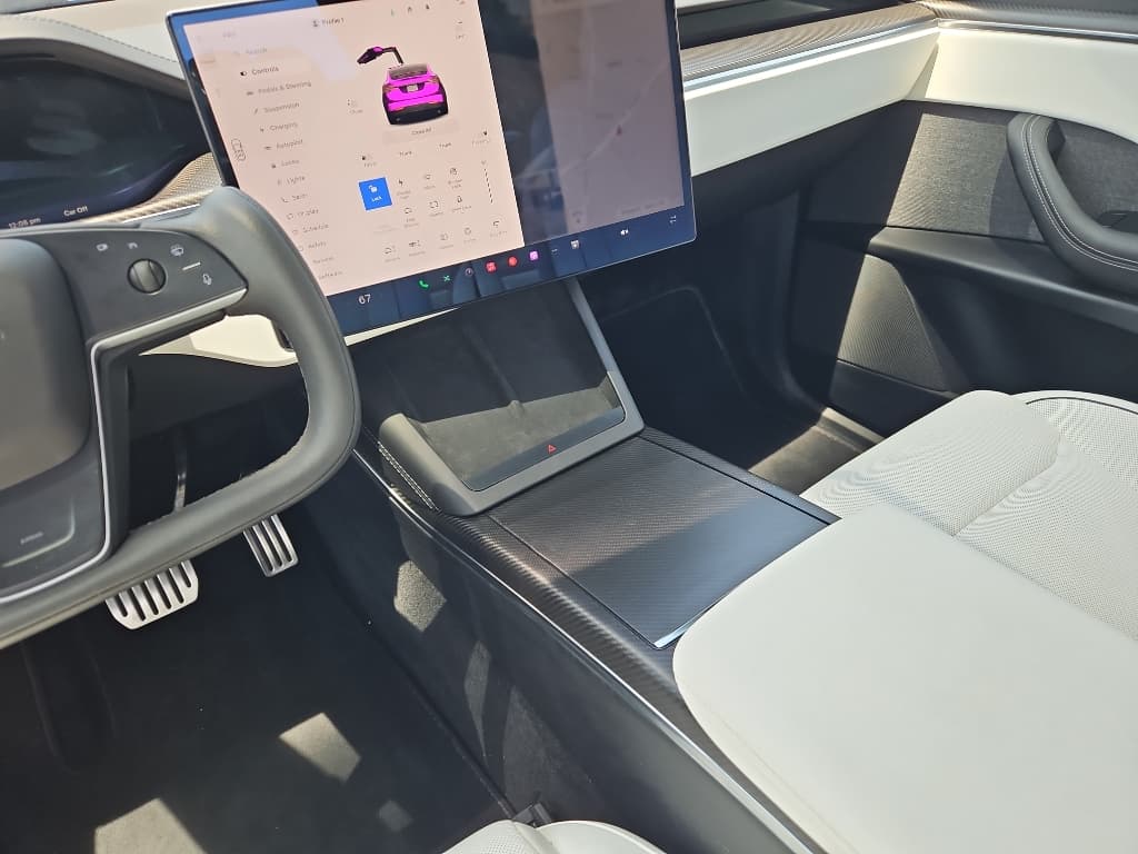 2024 Tesla Model X view 14