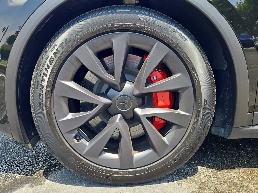 2024 Tesla Model X view 24