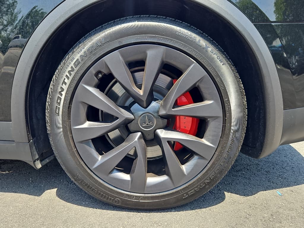 2024 Tesla Model X view 26
