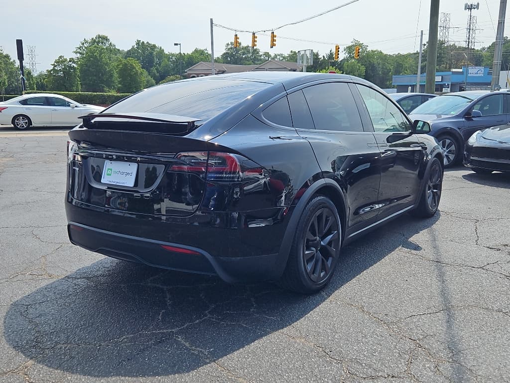 2024 Tesla Model X view 3