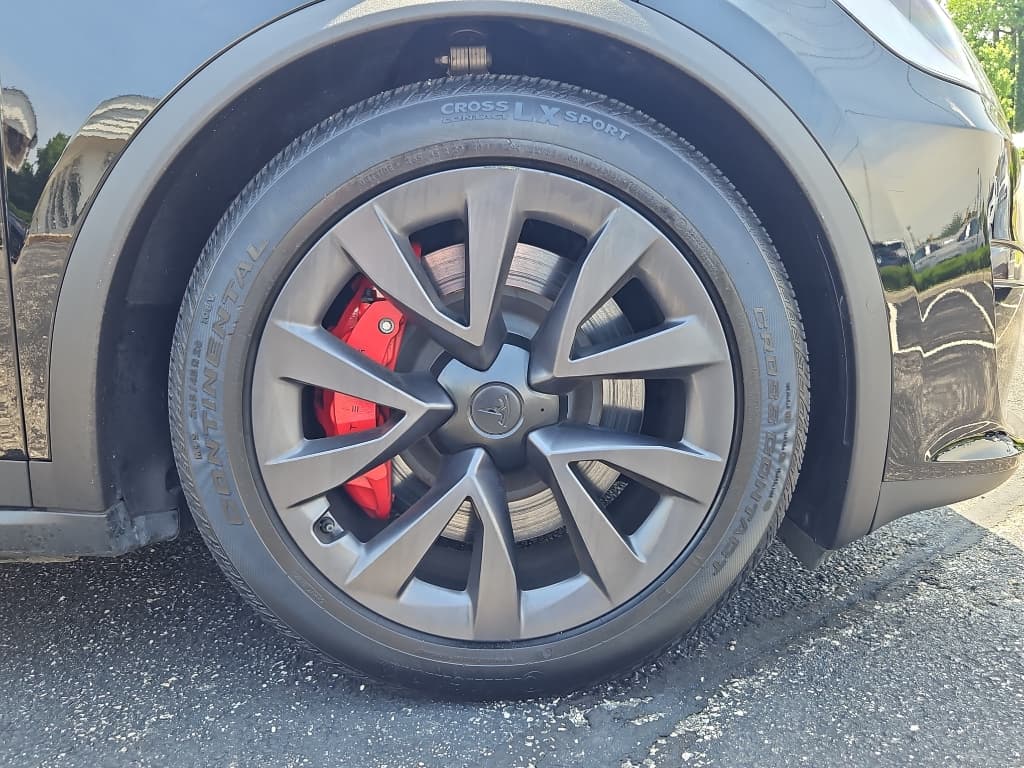 2024 Tesla Model X view 30