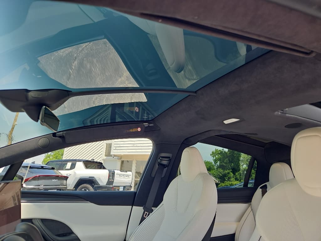 2024 Tesla Model X view 19