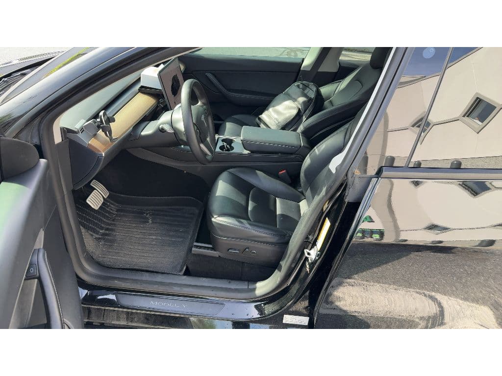 2022 Tesla Model Y view 5
