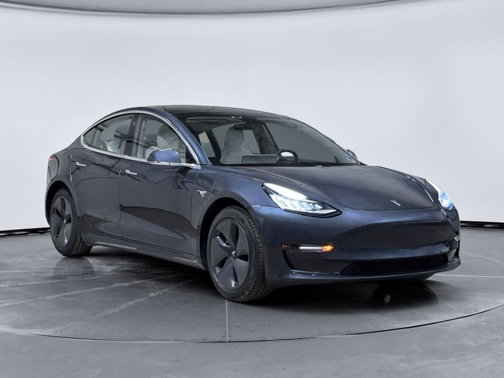 2020 Tesla Model 3 view 4