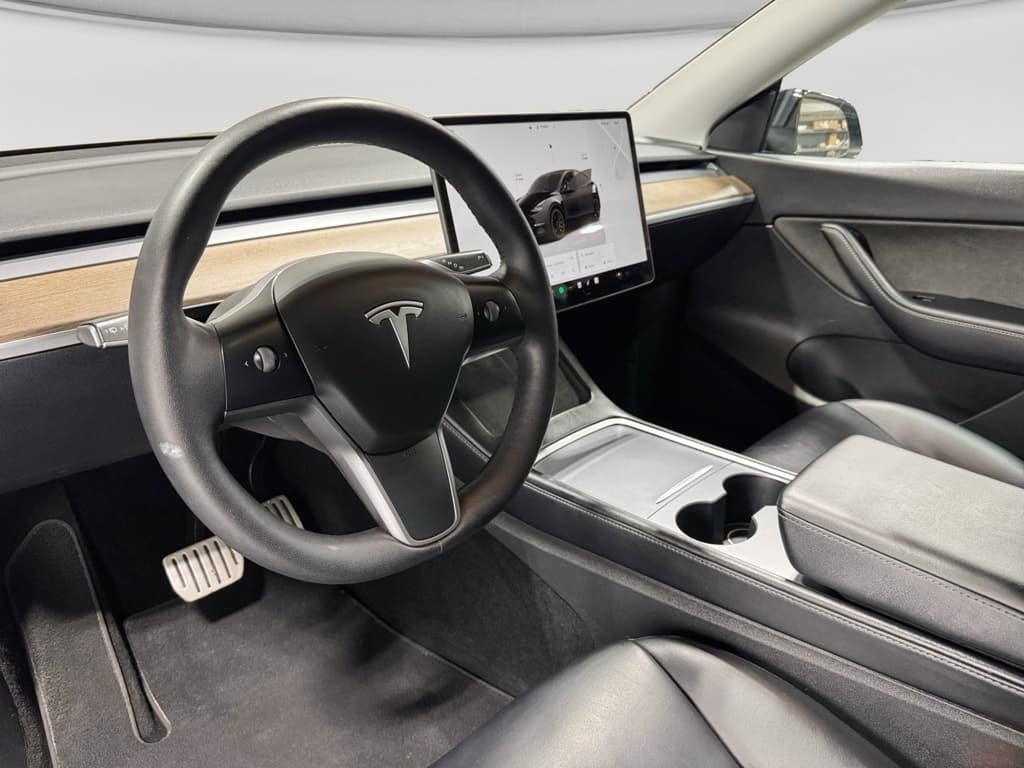 2022 Tesla Model Y view 16